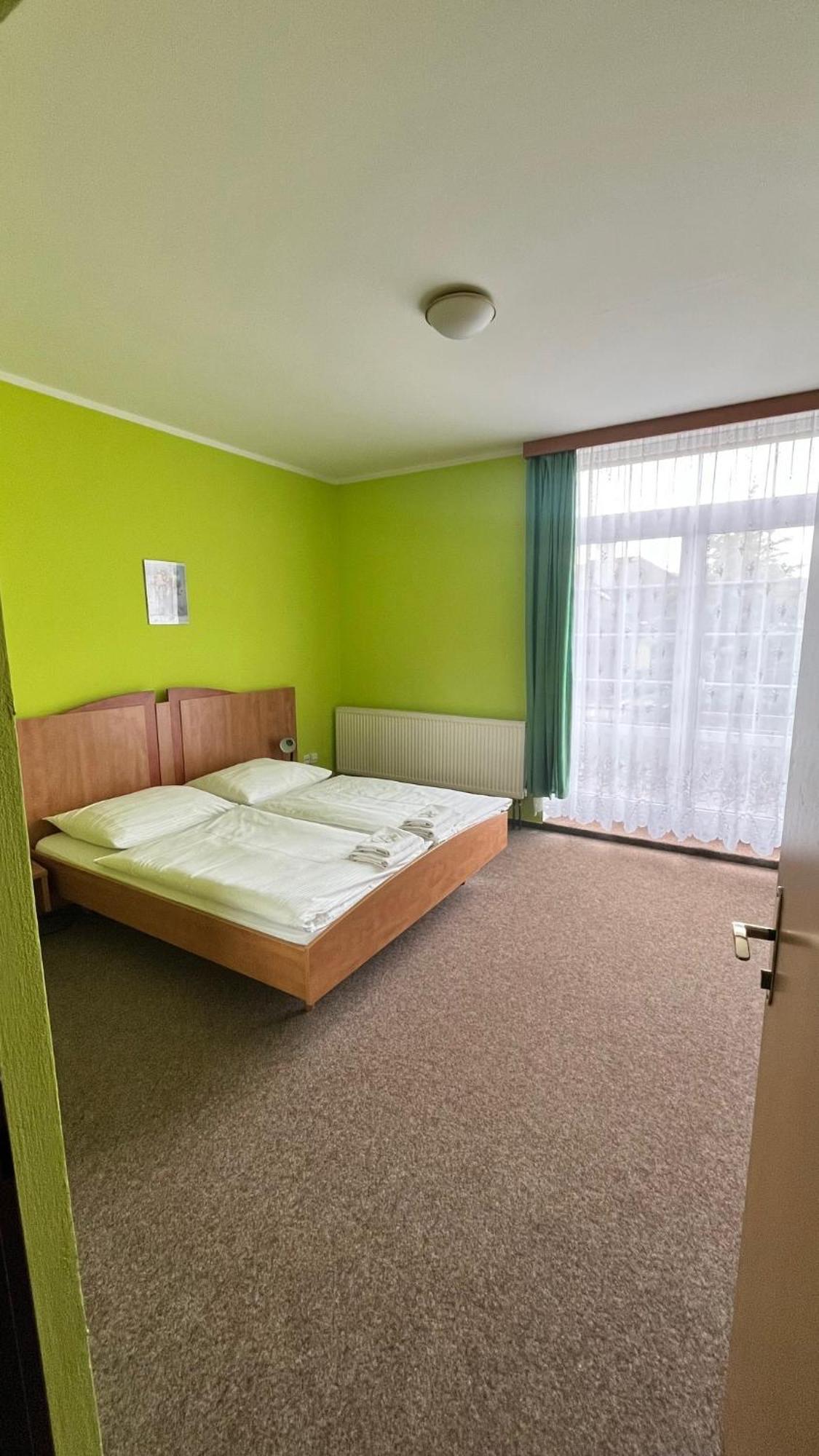 Grandhotel Novy Bor Bagian luar foto