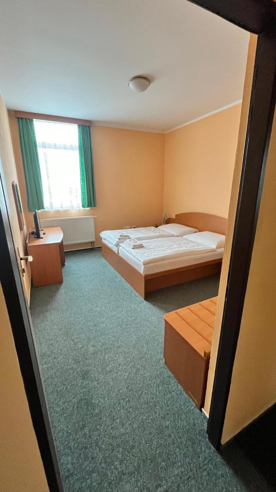 Grandhotel Novy Bor Bagian luar foto