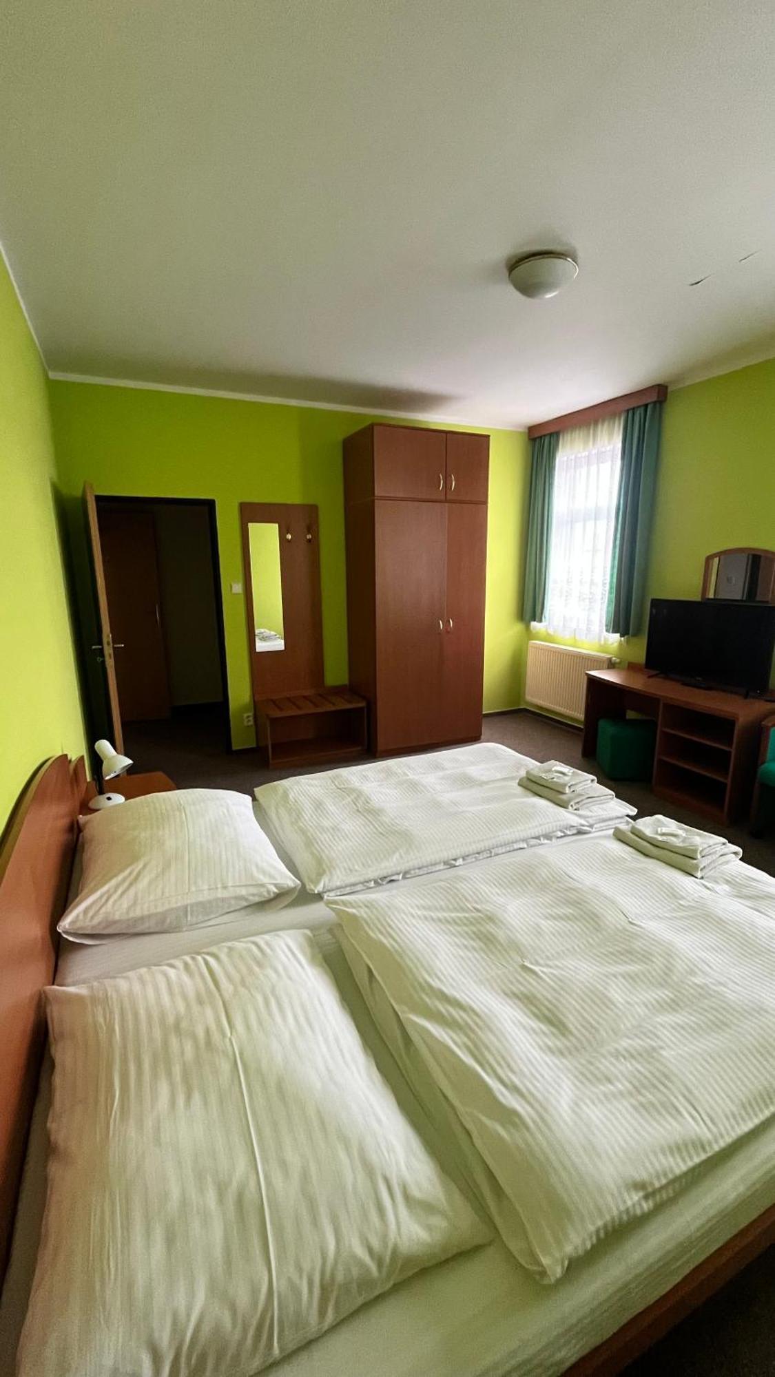 Grandhotel Novy Bor Bagian luar foto