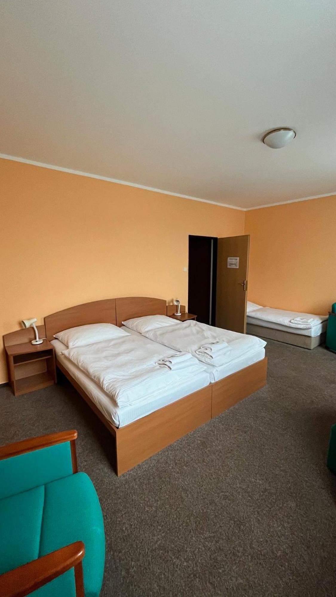 Grandhotel Novy Bor Bagian luar foto