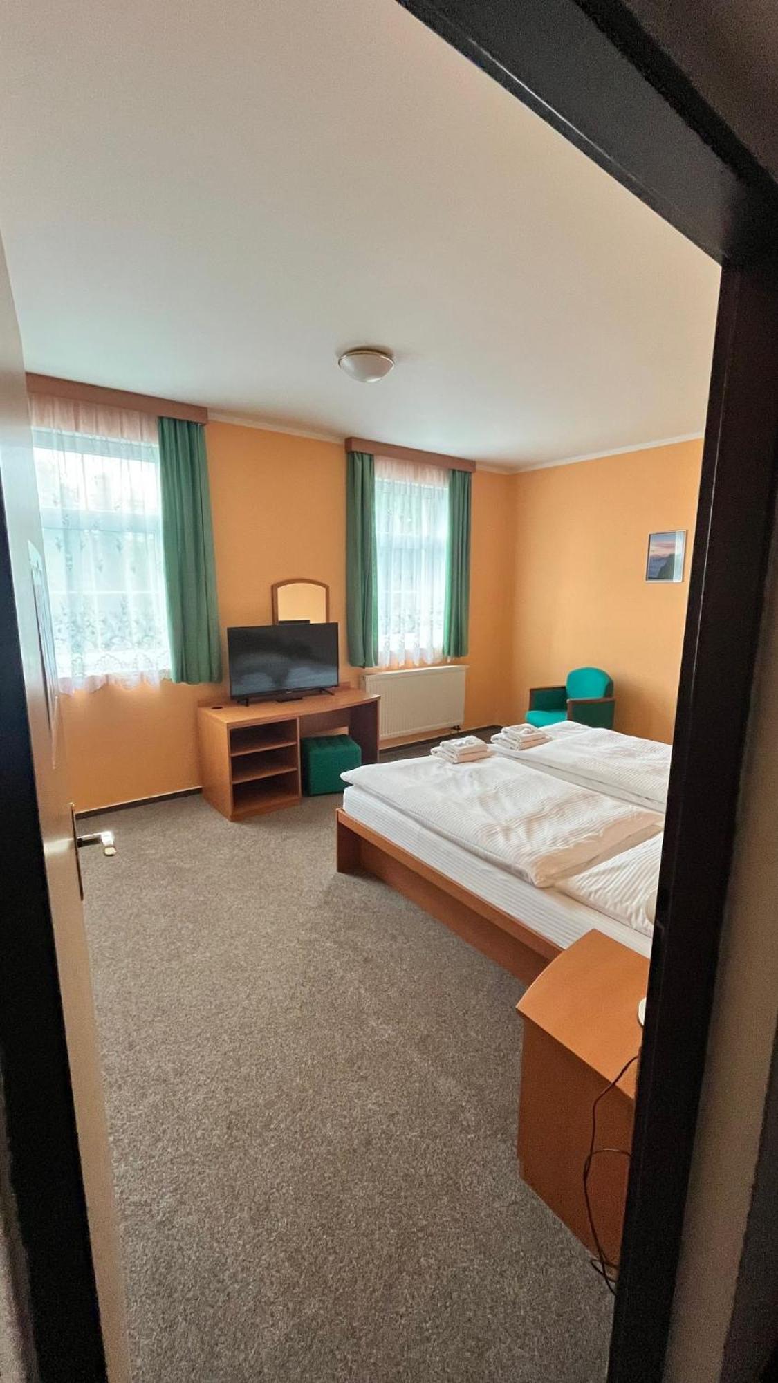 Grandhotel Novy Bor Bagian luar foto