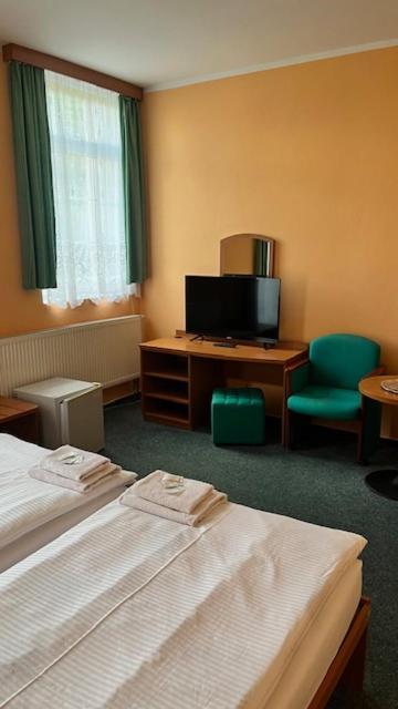 Grandhotel Novy Bor Bagian luar foto