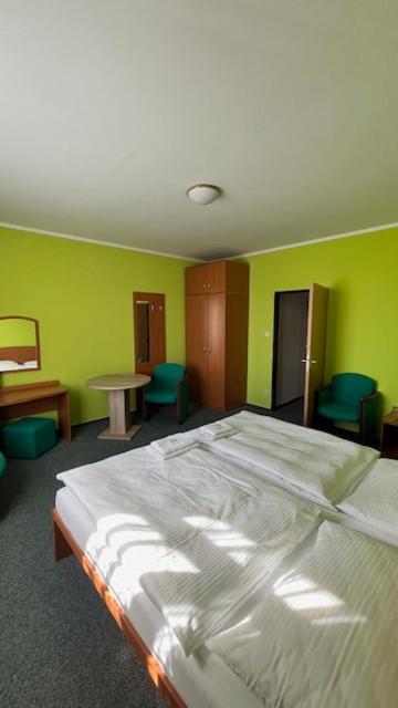 Grandhotel Novy Bor Bagian luar foto