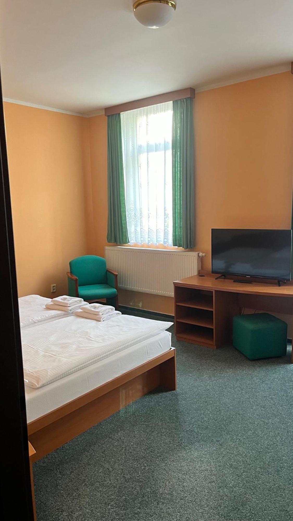 Grandhotel Novy Bor Bagian luar foto