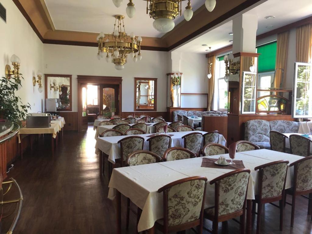 Grandhotel Novy Bor Bagian luar foto