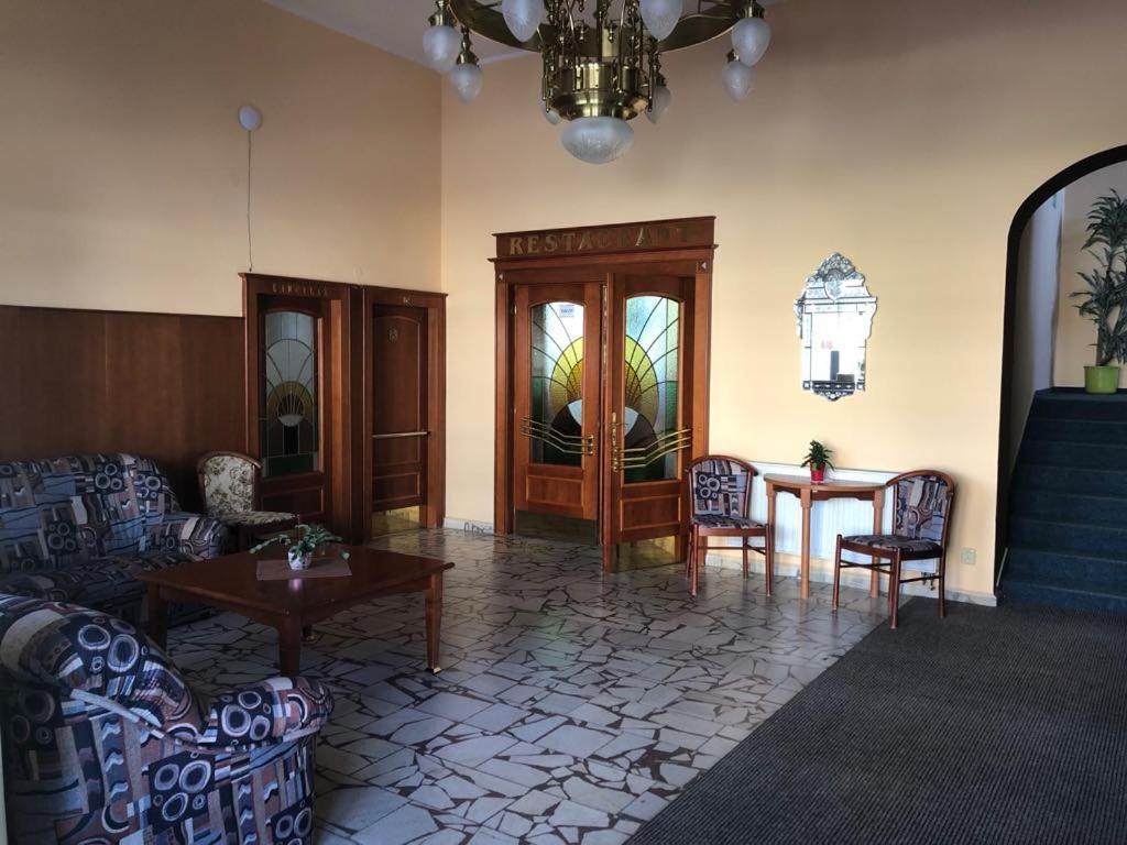 Grandhotel Novy Bor Bagian luar foto