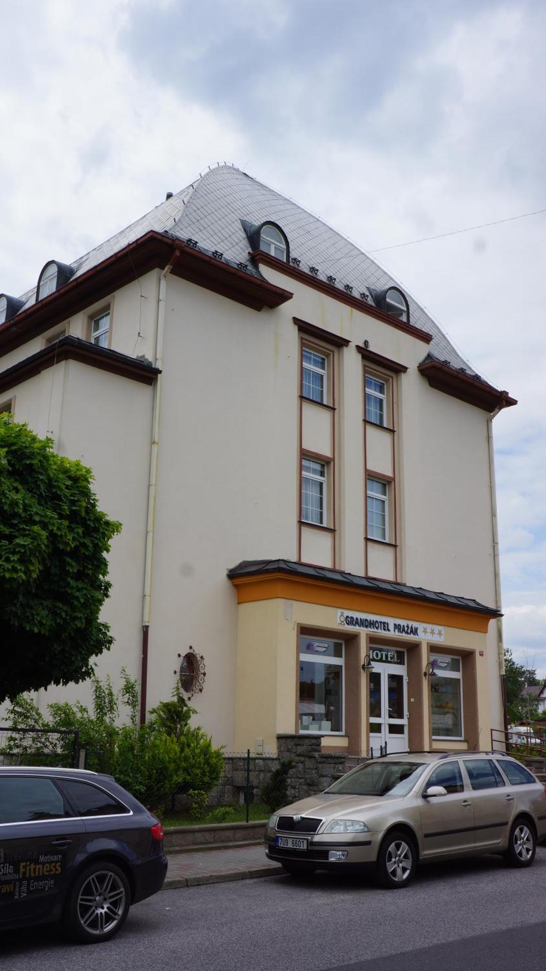 Grandhotel Novy Bor Bagian luar foto